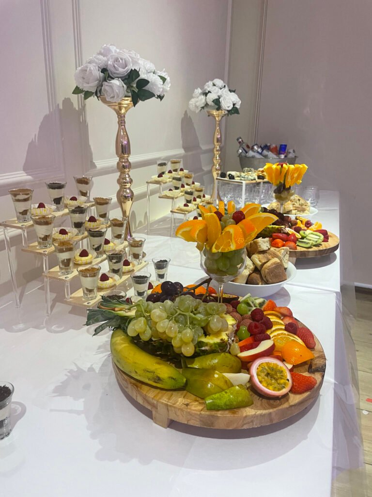 Buffet de fruits et mignardise